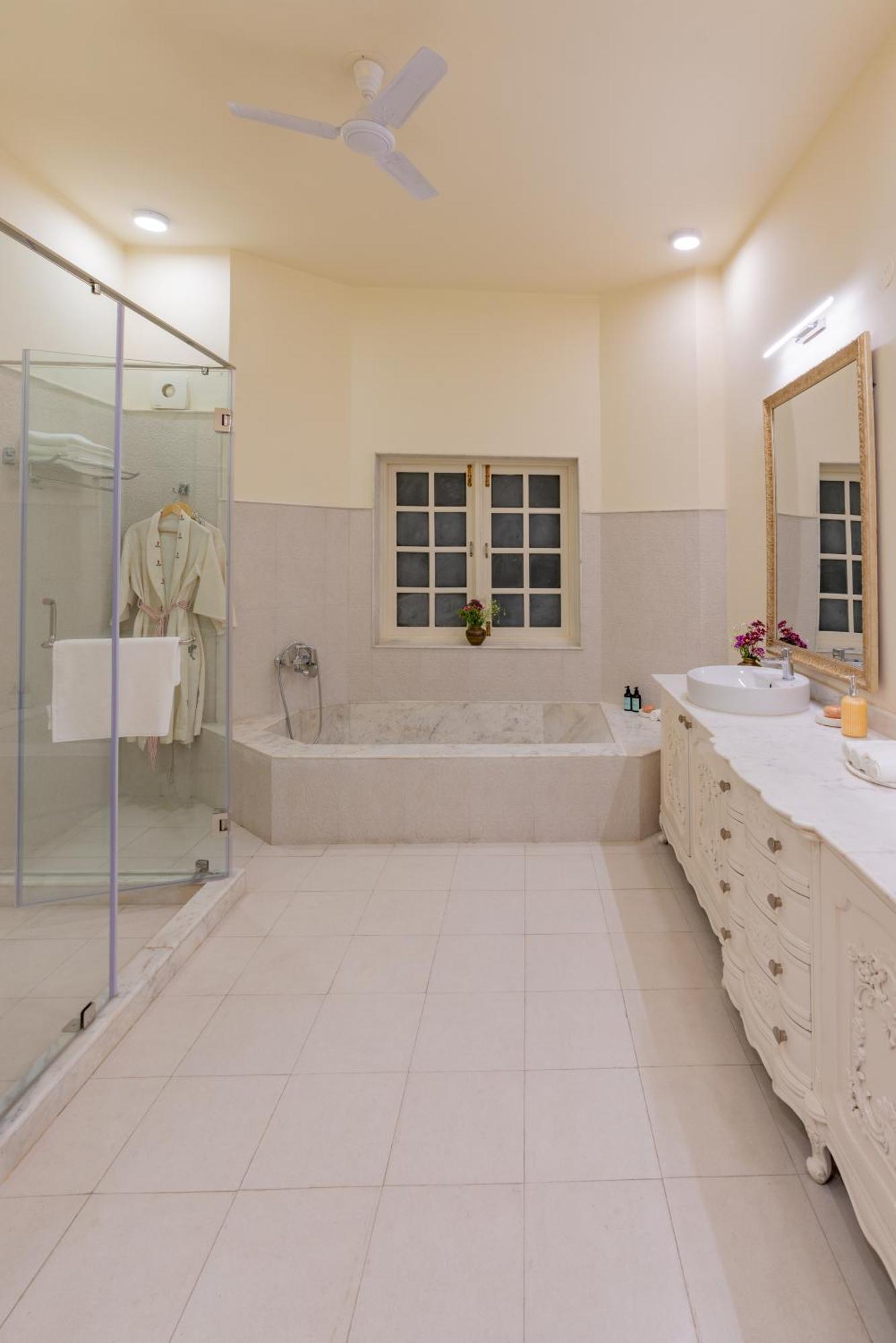 Laalee Hotel Jaipur Phòng bức ảnh
